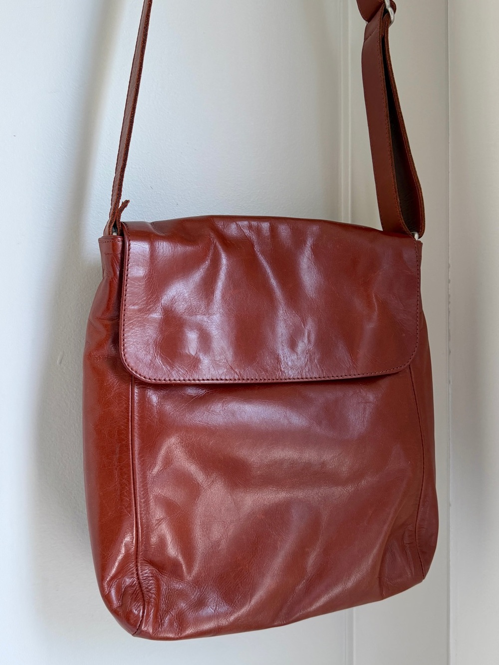 M0851 Soft Brown Leather Crossbody